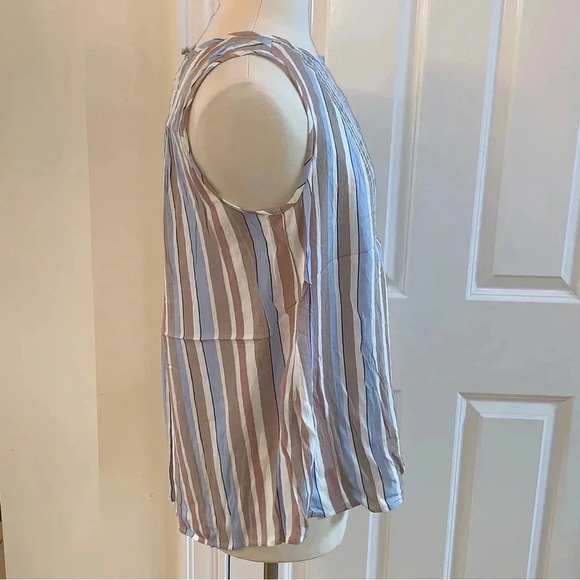 TORRID 00 Crinkle Gauze Smocked Tank Blue Taupe Striped (Fits Like US 10/12 M) - Picture 5 of 9